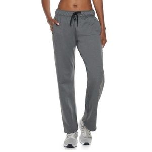 NIKE Women's Therma Training Pant Loose Fit